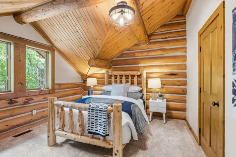 2050 Oakwood Ridge Chanhassen MN 55317