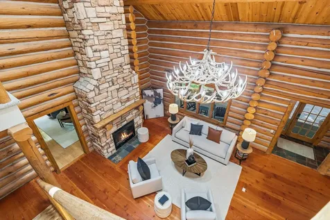 2050 Oakwood Ridge Chanhassen MN 55317