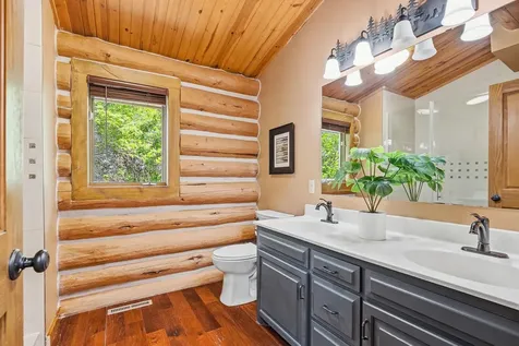 2050 Oakwood Ridge Chanhassen MN 55317