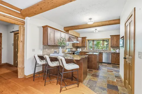2050 Oakwood Ridge Chanhassen MN 55317