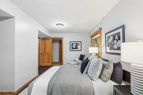 2050 Oakwood Ridge Chanhassen MN 55317