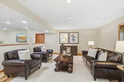2050 Oakwood Ridge Chanhassen MN 55317