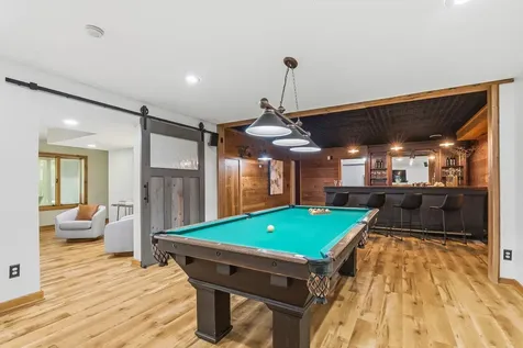 2050 Oakwood Ridge Chanhassen MN 55317