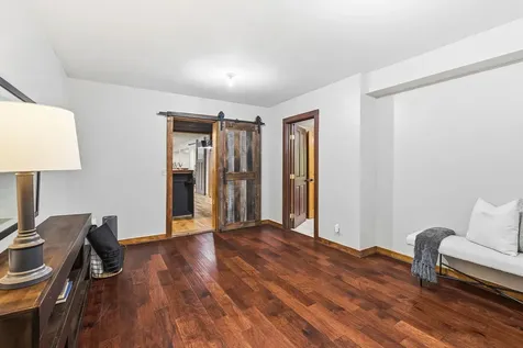 2050 Oakwood Ridge Chanhassen MN 55317