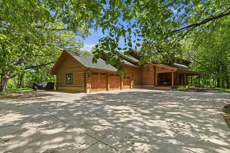2050 Oakwood Ridge Chanhassen MN 55317
