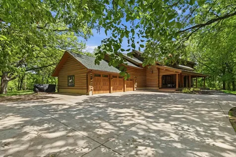2050 Oakwood Ridge Chanhassen MN 55317