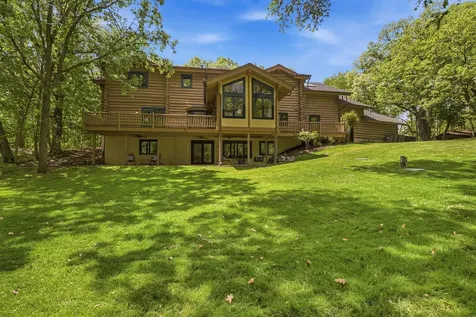 2050 Oakwood Ridge Chanhassen MN 55317