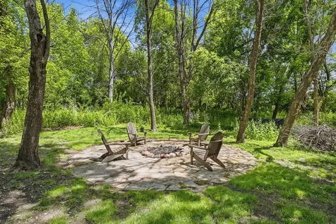 2050 Oakwood Ridge Chanhassen MN 55317