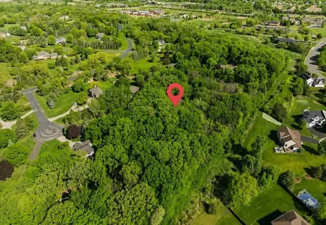 2050 Oakwood Ridge Chanhassen MN 55317