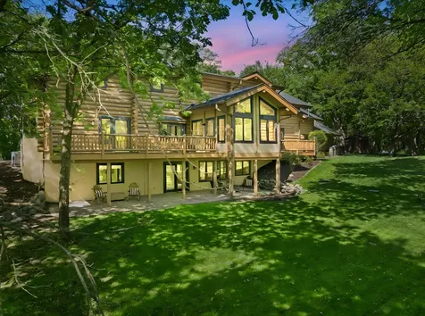 2050 Oakwood Ridge Chanhassen MN 55317