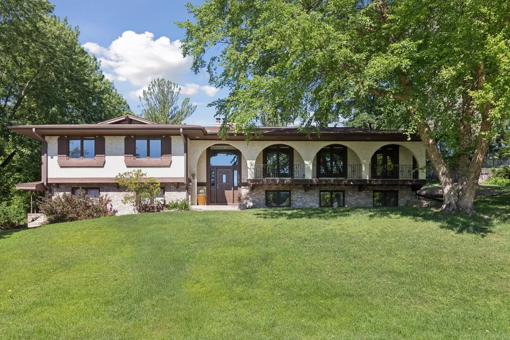 1815 Noble Drive N Golden Valley MN 55422