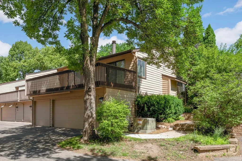132 W Eagle Lake Drive Maple Grove MN 55369