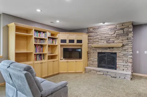 1929 Woodcrest Drive NE Owatonna MN 55060