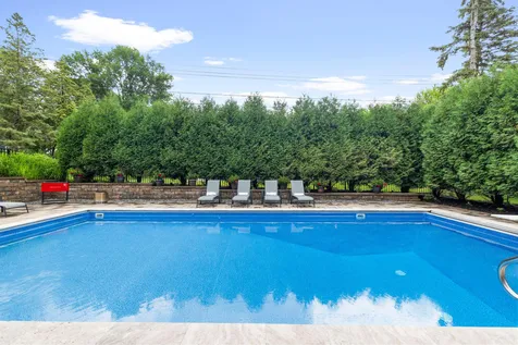 6105 Pine Grove Road Edina MN 55436