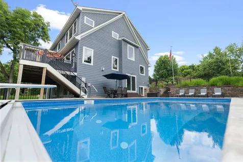 6105 Pine Grove Road Edina MN 55436