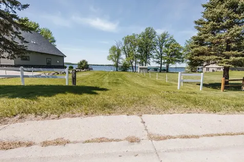 1583 E Shore Drive Detroit Lakes MN 56501
