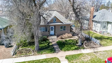 11 6th Avenue W Dickinson ND 58601