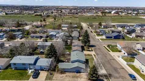 11 6th Avenue W Dickinson ND 58601