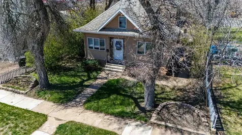 11 6th Avenue W Dickinson ND 58601