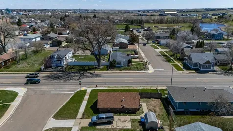 11 6th Avenue W Dickinson ND 58601