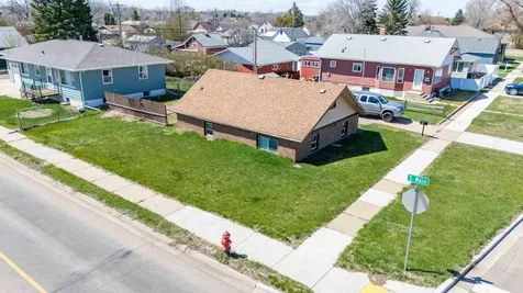 11 6th Avenue W Dickinson ND 58601
