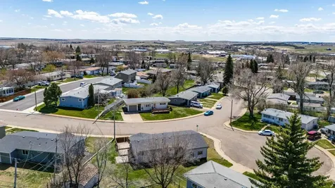 11 6th Avenue W Dickinson ND 58601