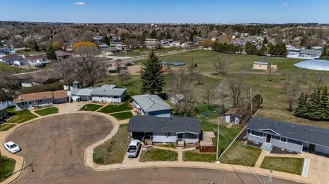 11 6th Avenue W Dickinson ND 58601