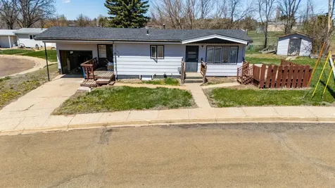 11 6th Avenue W Dickinson ND 58601