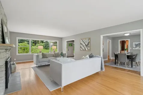 784 Hilltop Court Mendota Heights MN 55118