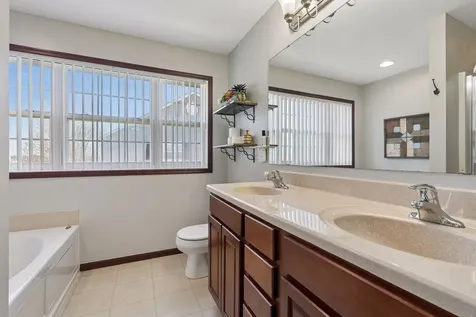 1354 Savanna Drive Shakopee MN 55379