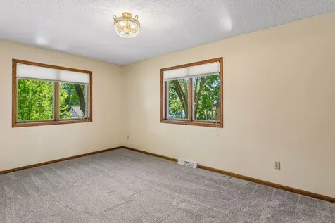 8648 Park Avenue Saint Bonifacius MN 55375