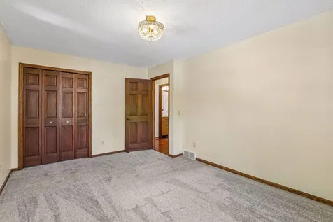 8648 Park Avenue Saint Bonifacius MN 55375