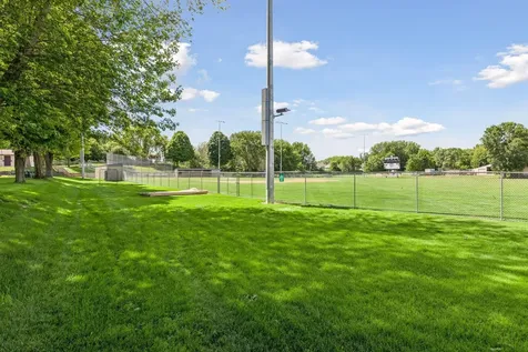 8648 Park Avenue Saint Bonifacius MN 55375