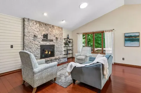 8648 Park Avenue Saint Bonifacius MN 55375