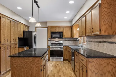 8290 W Lake Court Chanhassen MN 55317