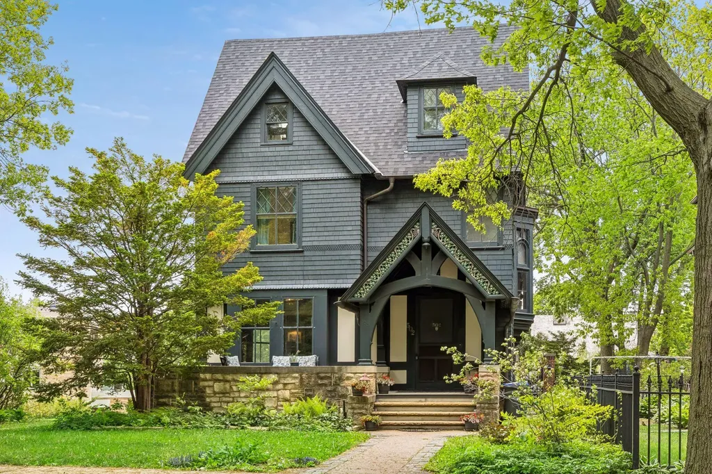 502 Grand Hill Saint Paul MN 55102