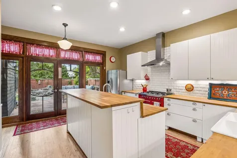 502 Grand Hill Saint Paul MN 55102