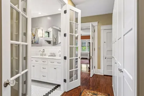 502 Grand Hill Saint Paul MN 55102