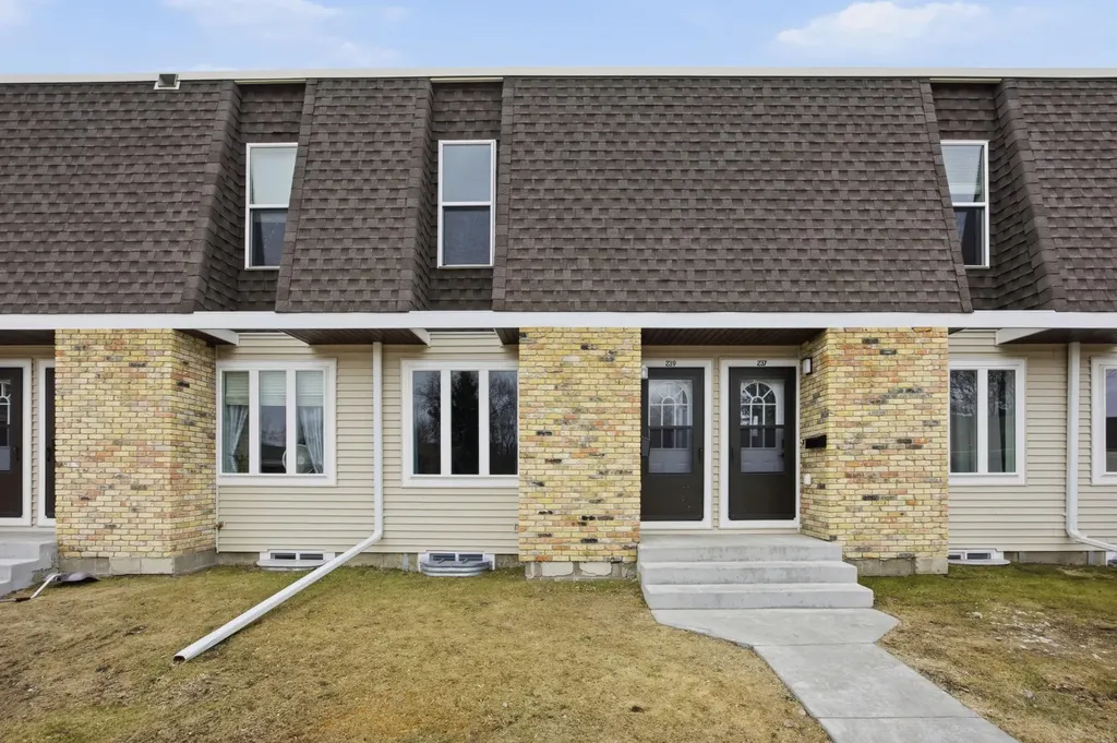 239 12 1/2 Avenue E West Fargo ND 58078