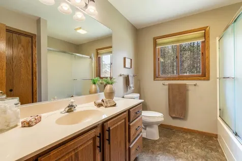 4437 Old Wells Road Eau Claire WI 54703
