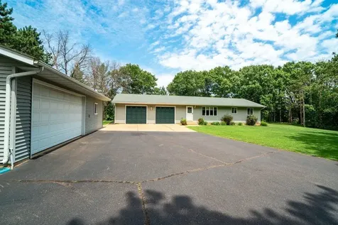 4437 Old Wells Road Eau Claire WI 54703