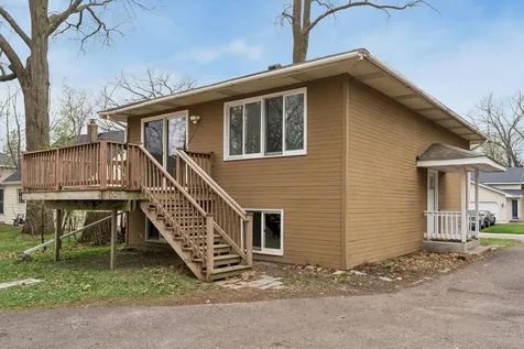 112 Mcgregor Avenue N Mahtomedi MN 55115