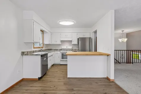 112 Mcgregor Avenue N Mahtomedi MN 55115