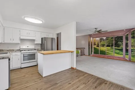 112 Mcgregor Avenue N Mahtomedi MN 55115