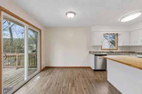 112 Mcgregor Avenue N Mahtomedi MN 55115