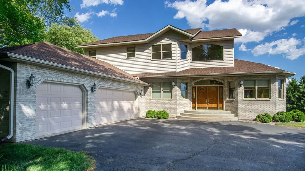 E5110 Interlachen Boulevard Eleva WI 54738