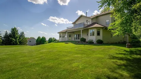 E5110 Interlachen Boulevard Eleva WI 54738