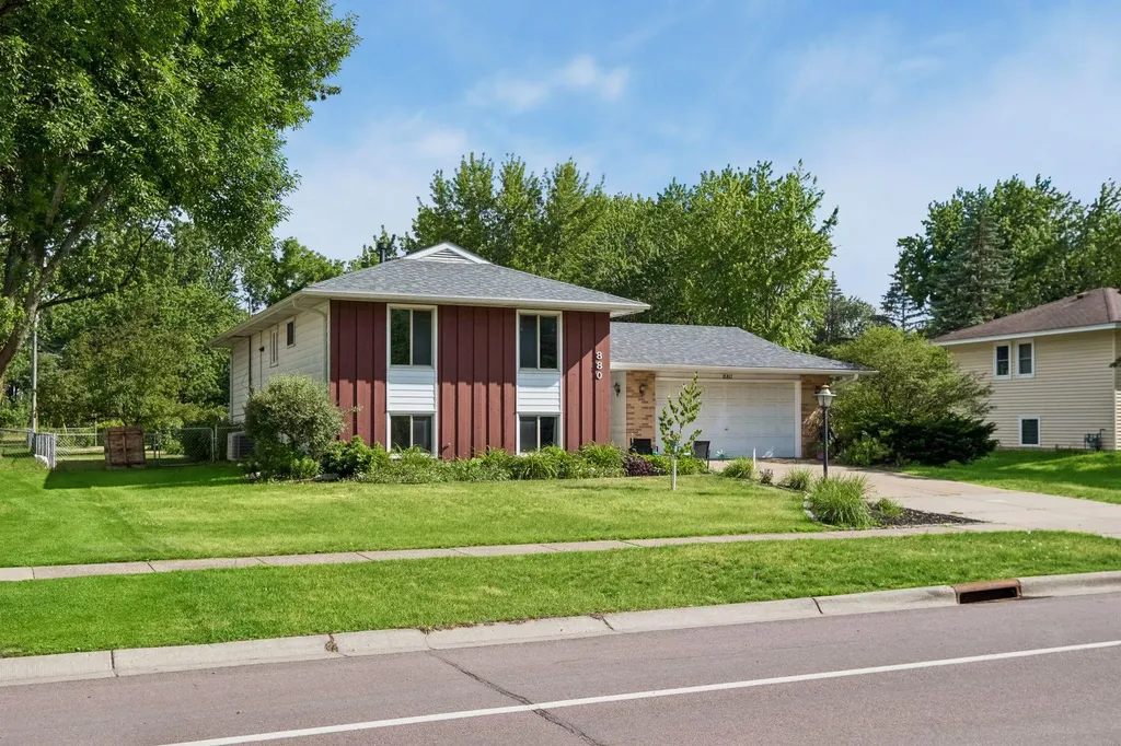 880 Whitney Drive Apple Valley MN 55124