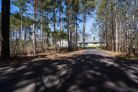 4437 Old Wells Road Eau Claire WI 54703