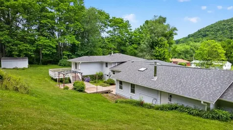 1613 Gilmore Valley Road Winona MN 55987